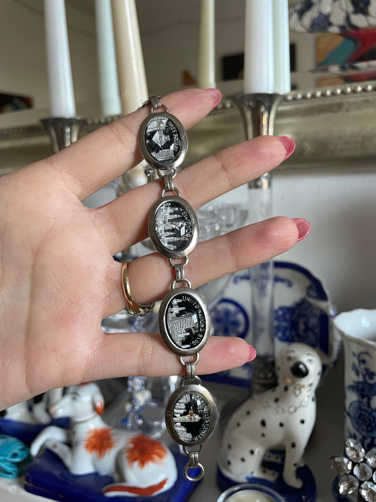 Vintage 1940s New York USA Souvenir Bracelet Intaglio Reverse Painted Glass - Silver Tone