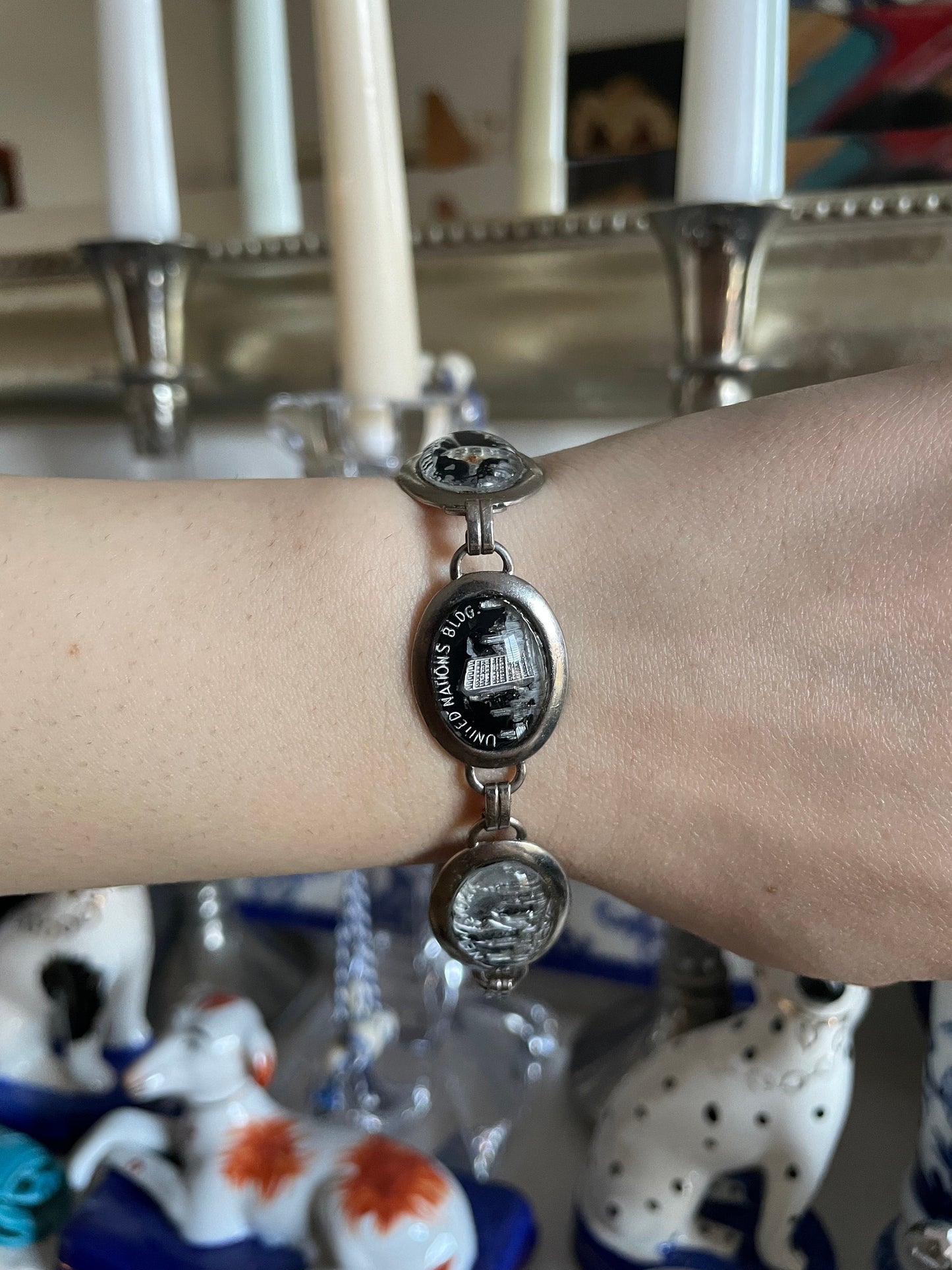 Vintage 1940s New York USA Souvenir Bracelet Intaglio Reverse Painted Glass - Silver Tone